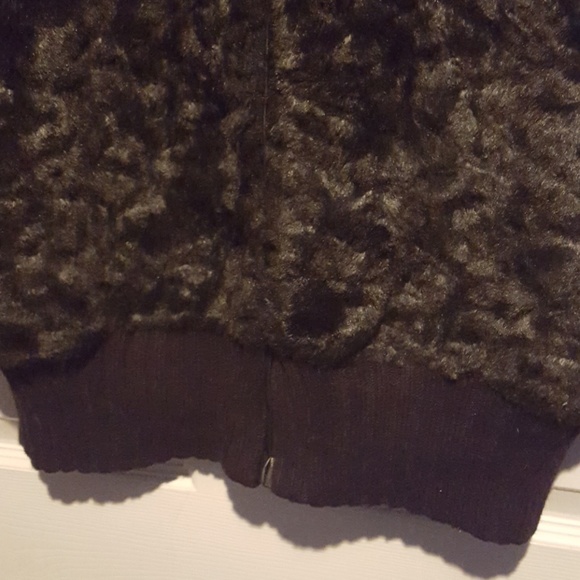 Faux FUR Vest very soft and comfy 🤔 - Picture 5 of 6